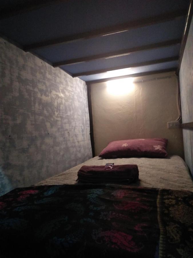Salty Dog Hostel Telukdalem Bagian luar foto