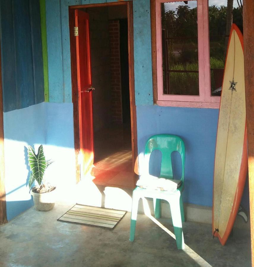 Salty Dog Hostel Telukdalem Bagian luar foto