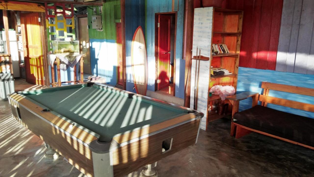 Salty Dog Hostel Telukdalem Bagian luar foto