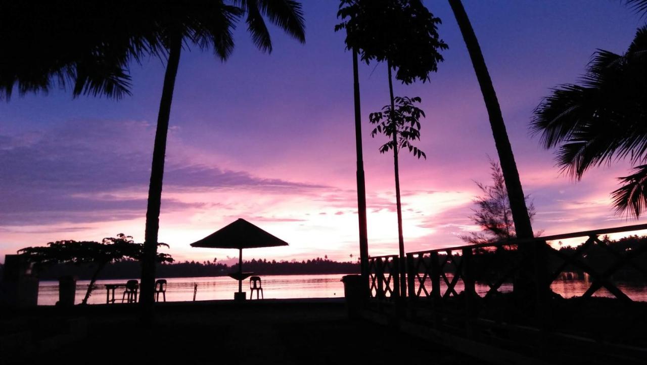 Salty Dog Hostel Telukdalem Bagian luar foto