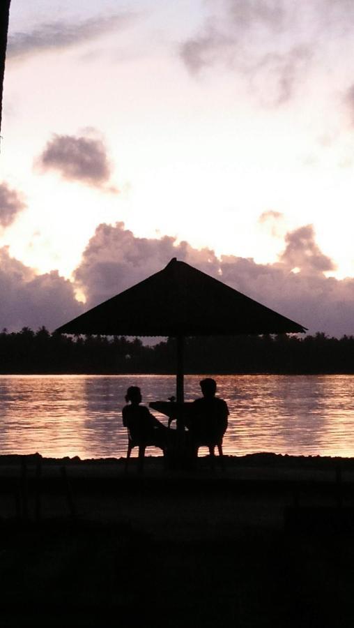 Salty Dog Hostel Telukdalem Bagian luar foto