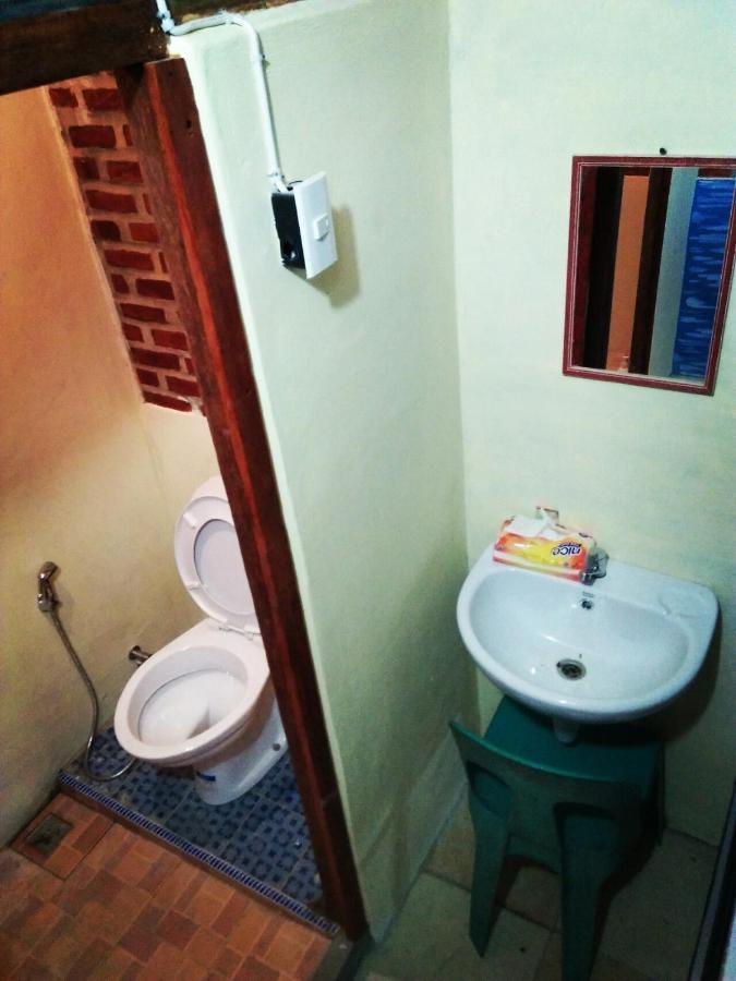 Salty Dog Hostel Telukdalem Bagian luar foto