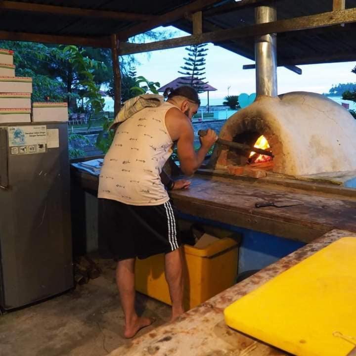 Salty Dog Hostel Telukdalem Bagian luar foto