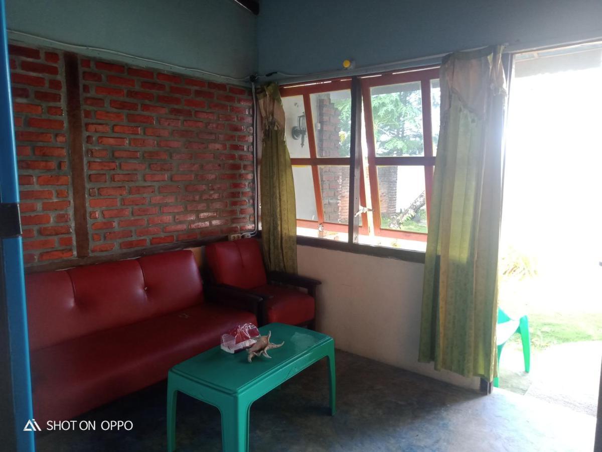Salty Dog Hostel Telukdalem Bagian luar foto
