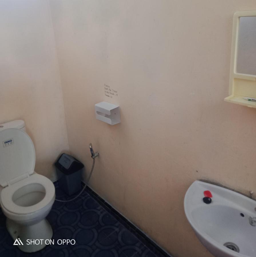 Salty Dog Hostel Telukdalem Bagian luar foto