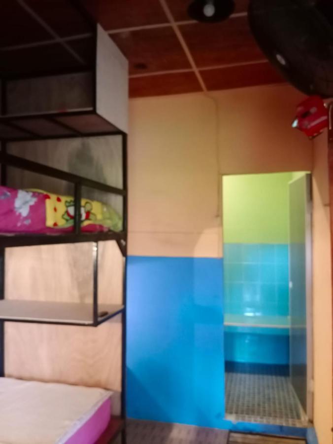 Salty Dog Hostel Telukdalem Bagian luar foto